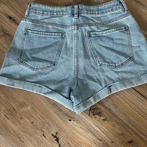 Mom shorts size 4 pac Sun